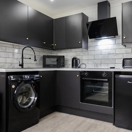 Chic Urban 2 Bedroom Apartments Cardiff Bagian luar foto