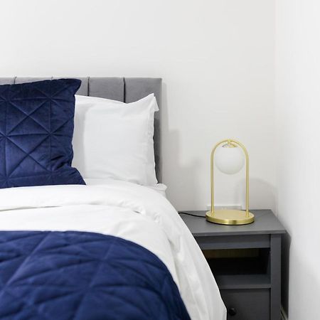 Chic Urban 2 Bedroom Apartments Cardiff Bagian luar foto