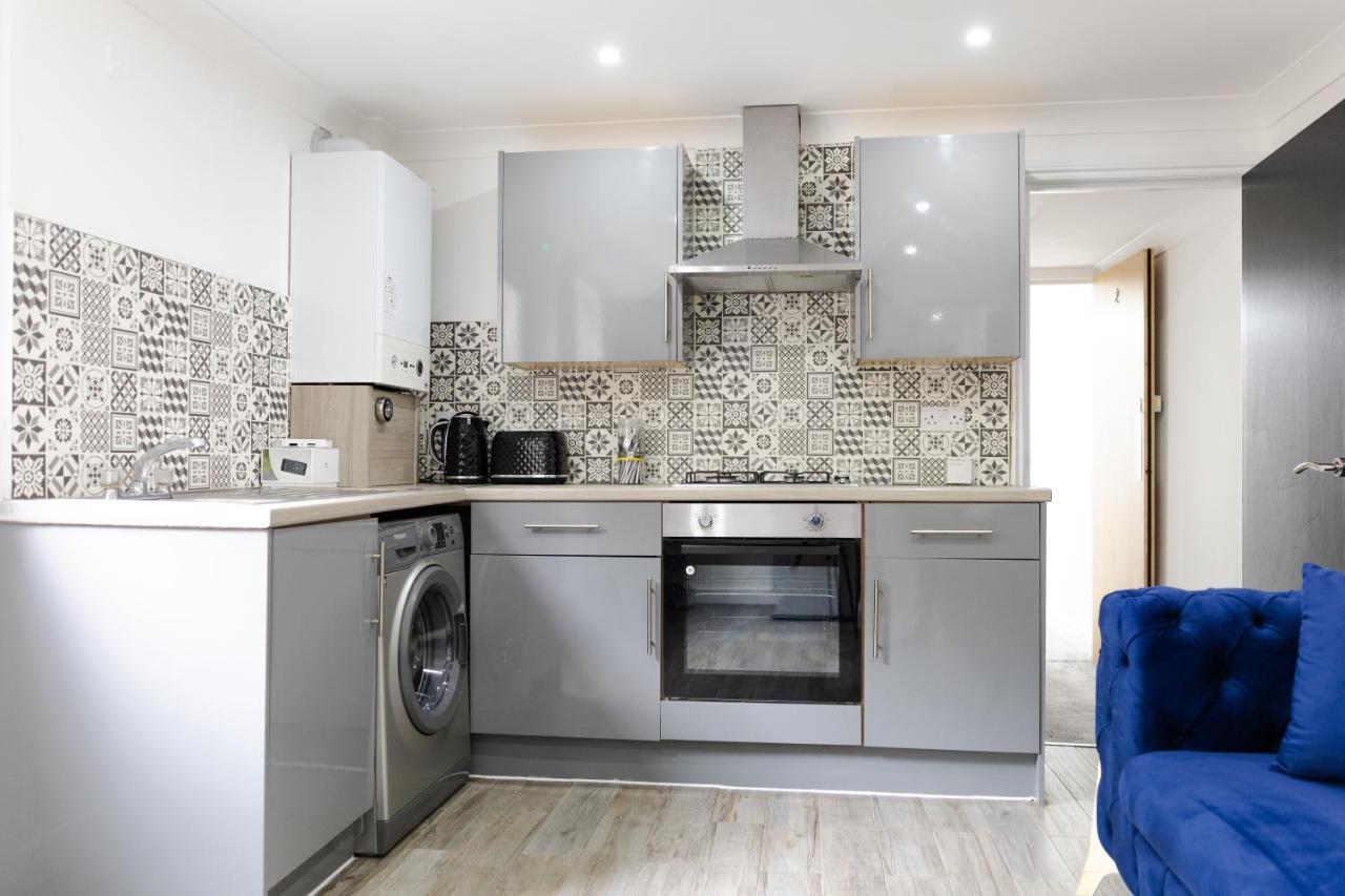 Chic Urban 2 Bedroom Apartments Cardiff Bagian luar foto