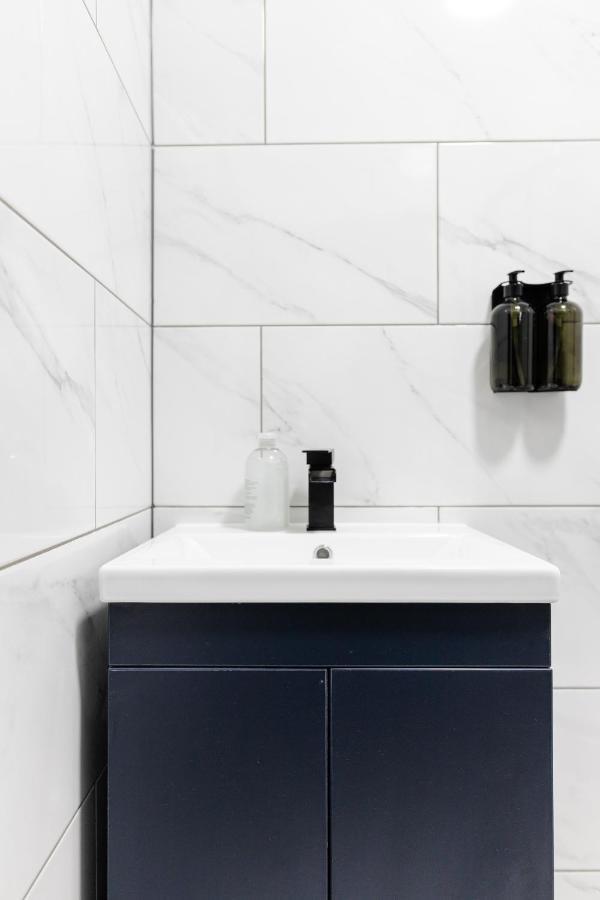 Chic Urban 2 Bedroom Apartments Cardiff Bagian luar foto