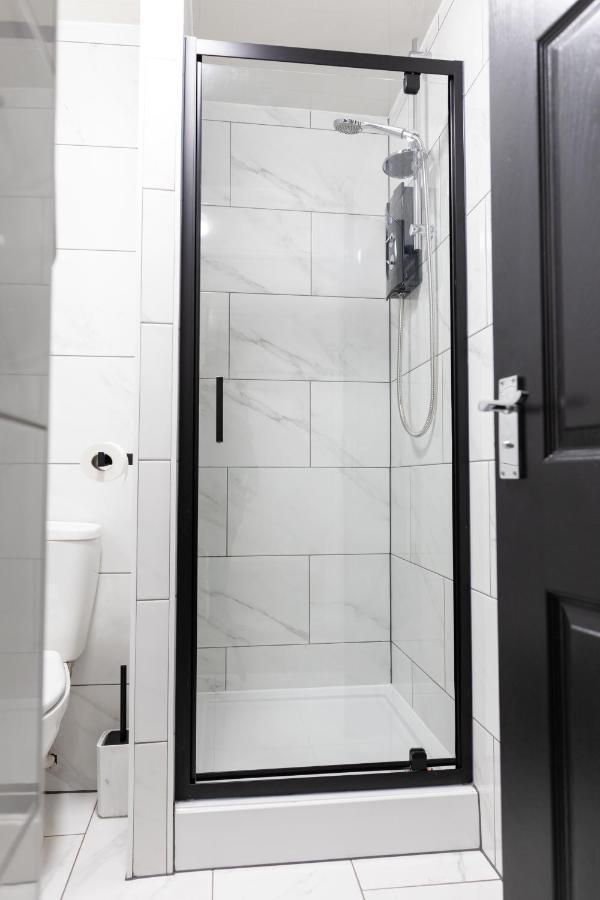 Chic Urban 2 Bedroom Apartments Cardiff Bagian luar foto