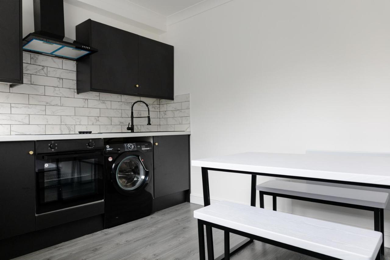 Chic Urban 2 Bedroom Apartments Cardiff Bagian luar foto