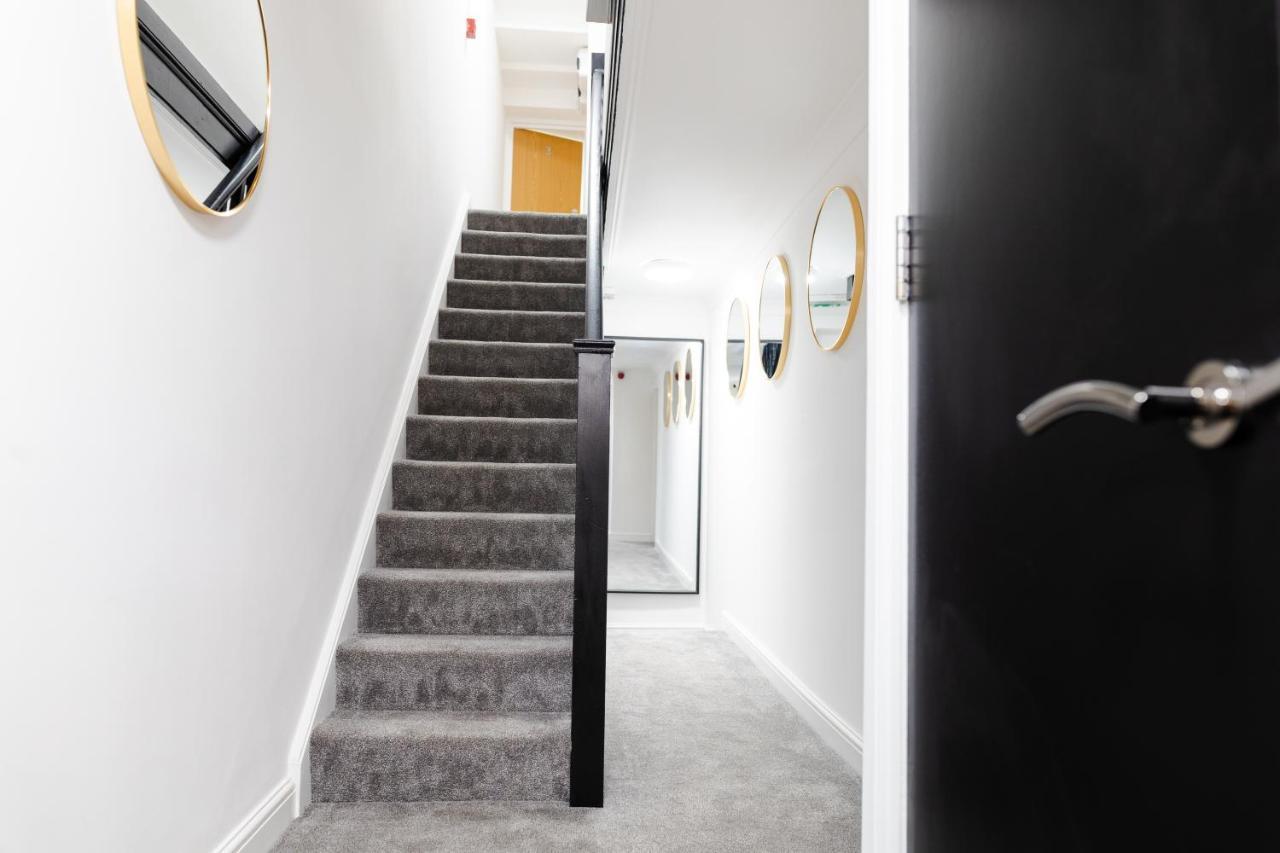 Chic Urban 2 Bedroom Apartments Cardiff Bagian luar foto