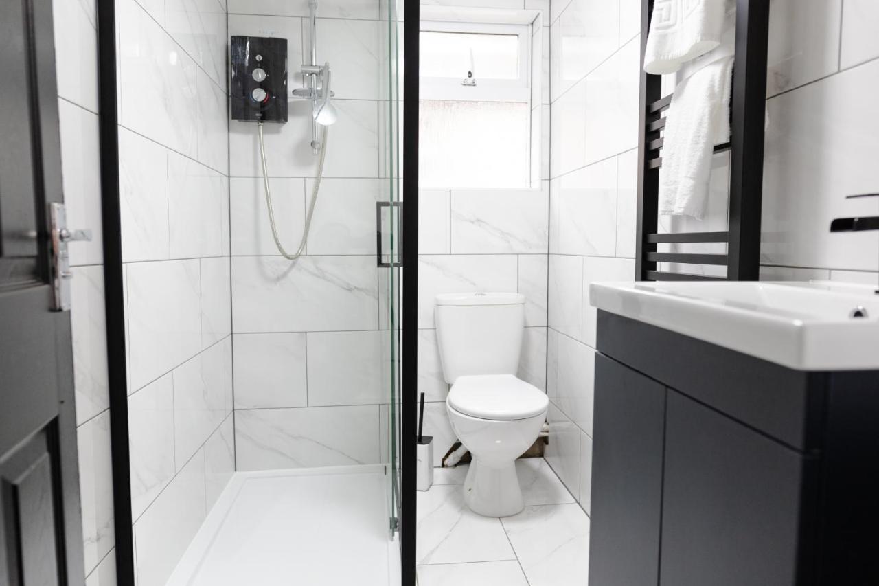 Chic Urban 2 Bedroom Apartments Cardiff Bagian luar foto