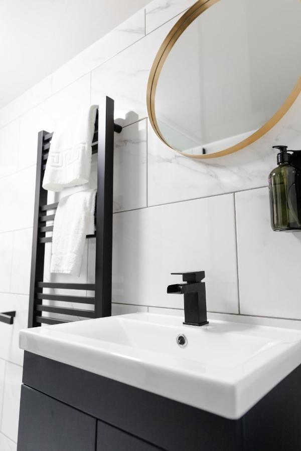 Chic Urban 2 Bedroom Apartments Cardiff Bagian luar foto
